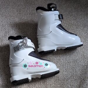 Like New Salomon Kids White Ski Boots